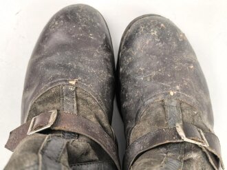 Luftwaffe, Paar Stiefel für fliegendes Personal. Kein Etikett, Unterteil rotbraun, Schacht taubenblaues Leder. Rapid Reissverschlüsse, Prym Druckknöpfe. Ungereinigtes Paar, Sohlenlänge 31cm