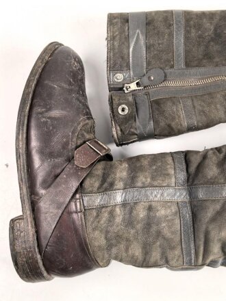 Luftwaffe, Paar Stiefel für fliegendes Personal. Kein Etikett, Unterteil rotbraun, Schacht taubenblaues Leder. Rapid Reissverschlüsse, Prym Druckknöpfe. Ungereinigtes Paar, Sohlenlänge 31cm