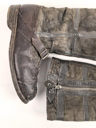 Luftwaffe, Paar Stiefel für fliegendes Personal. Kein Etikett, Unterteil rotbraun, Schacht taubenblaues Leder. Rapid Reissverschlüsse, Prym Druckknöpfe. Ungereinigtes Paar, Sohlenlänge 31cm