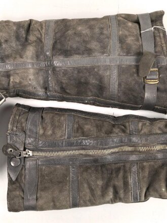 Luftwaffe, Paar Stiefel für fliegendes Personal. Kein Etikett, Unterteil rotbraun, Schacht taubenblaues Leder. Rapid Reissverschlüsse, Prym Druckknöpfe. Ungereinigtes Paar, Sohlenlänge 31cm