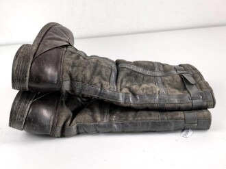 Luftwaffe, Paar Stiefel für fliegendes Personal. Kein Etikett, Unterteil rotbraun, Schaft taubenblaues Leder. Rapid Reissverschlüsse, Prym Druckknöpfe. Ungereinigtes Paar, Sohlenlänge 31cm