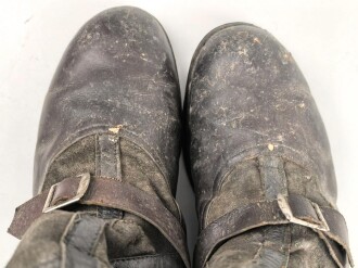 Luftwaffe, Paar Stiefel für fliegendes Personal. Kein Etikett, Unterteil rotbraun, Schaft taubenblaues Leder. Rapid Reissverschlüsse, Prym Druckknöpfe. Ungereinigtes Paar, Sohlenlänge 31cm