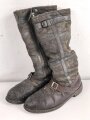 Luftwaffe, Paar Stiefel für fliegendes Personal. Kein Etikett, Unterteil rotbraun, Schacht taubenblaues Leder. Rapid Reissverschlüsse, Prym Druckknöpfe. Ungereinigtes Paar, Sohlenlänge 31cm