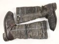 Luftwaffe, Paar Stiefel für fliegendes Personal. Kein Etikett, Unterteil rotbraun, Schacht taubenblaues Leder. Rapid Reissverschlüsse, Prym Druckknöpfe. Ungereinigtes Paar, Sohlenlänge 31cm