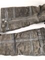 Luftwaffe, Paar Stiefel für fliegendes Personal. Kein Etikett, Unterteil rotbraun, Schacht taubenblaues Leder. Rapid Reissverschlüsse, Prym Druckknöpfe. Ungereinigtes Paar, Sohlenlänge 31cm