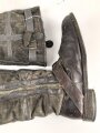 Luftwaffe, Paar Stiefel für fliegendes Personal. Kein Etikett, Unterteil rotbraun, Schacht taubenblaues Leder. Rapid Reissverschlüsse, Prym Druckknöpfe. Ungereinigtes Paar, Sohlenlänge 31cm