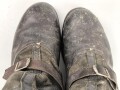 Luftwaffe, Paar Stiefel für fliegendes Personal. Kein Etikett, Unterteil rotbraun, Schaft taubenblaues Leder. Rapid Reissverschlüsse, Prym Druckknöpfe. Ungereinigtes Paar, Sohlenlänge 31cm