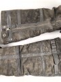 Luftwaffe, Paar Stiefel für fliegendes Personal. Kein Etikett, Unterteil rotbraun, Schaft taubenblaues Leder. Rapid Reissverschlüsse, Prym Druckknöpfe. Ungereinigtes Paar, Sohlenlänge 31cm