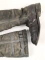 Luftwaffe, Paar Stiefel für fliegendes Personal. Kein Etikett, Unterteil rotbraun, Schaft taubenblaues Leder. Rapid Reissverschlüsse, Prym Druckknöpfe. Ungereinigtes Paar, Sohlenlänge 31cm
