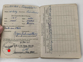 Soldbuch Heer, ausgestellt 21.12.1940 bei MG. Erf. Komp. 104 . Verhältnismäßig wenige Einträge, Vollständig