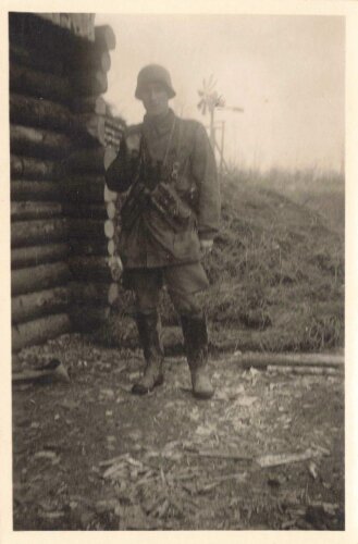 Fallschirmjäger Regiment Reil, Verleihungsurkunde eines Oberfeldwebel zum Verwundetenabzeichen in schwarz datiert 5. Mai 1945. Dazu ein kleinformatiges Foto.