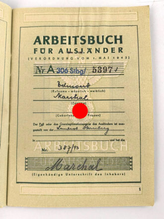 Arbeitsbuch für Ausländer eines Mannes aus Frankreich der als Hilfsarbeiter im Flugfunk Forschungsinstitut Oberpfaffenhofen gearbeitet hat, datiert 1944