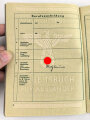 Arbeitsbuch für Ausländer eines Mannes aus Frankreich der als Hilfsarbeiter im Flugfunk Forschungsinstitut Oberpfaffenhofen gearbeitet hat, datiert 1944