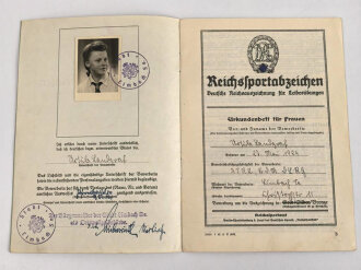 Deutsches Reichs Sportabzeichen DRL für Frauen, Urkundenheft und Reichschwimmscheine einer BDM Angehörigen aus Chemnitz