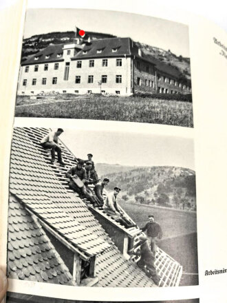 "Unser Arbeitsgau 28 Franken" datiert 1935 454 Seiten, Guter Zustand mit Schuber
