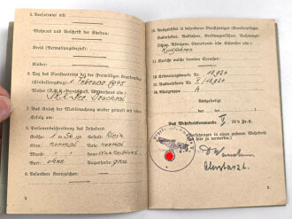 Deutsches Rotes Kreuz, Verwendungsbuch Personalausweis und Beförderungsschreiben einer DRK Helferin aus Oberhausen