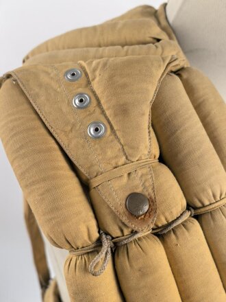 Luftwaffe, Kapok Schwimmweste FL 30156, Bauart Heisler, Hersteller Constant Eugene, Paris. Getragenes Stück