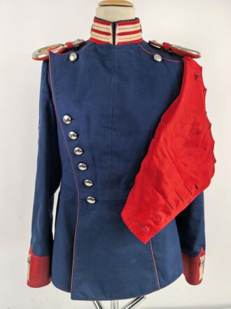 Württemberg,  Ulanka eines Gefreiten im Ulanen Regiment König Karl Nr. 19. Eigentumstück  mit Paraderabatte. Diverse Beschädigungen