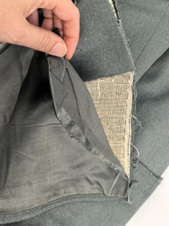 Heer, Feldbluse für einen Offizier. Eigentumstsück , die Effekten samt Vorstössen und Kragen entfernt