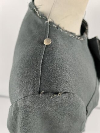 Heer, Feldbluse für einen Offizier. Eigentumstsück , die Effekten samt Vorstössen und Kragen entfernt