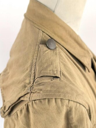 Waffen SS Tropenfeldbluse , sogenannte Sahariana. Getragenes Kammerstück mit original vernähtem Ärmaladler. Ungereinigt