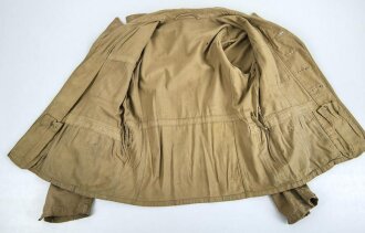 Waffen SS Tropenfeldbluse , sogenannte Sahariana. Getragenes Kammerstück mit original vernähtem Ärmaladler. Ungereinigt