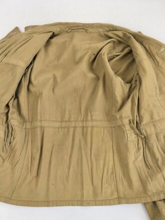 Waffen SS Tropenfeldbluse , sogenannte Sahariana. Getragenes Kammerstück mit original vernähtem Ärmaladler. Ungereinigt