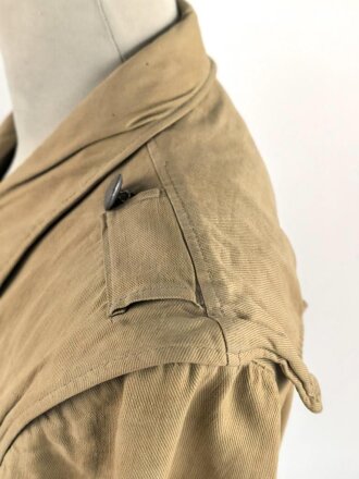 Waffen SS Tropenfeldbluse , sogenannte Sahariana. Getragenes Kammerstück mit original vernähtem Ärmaladler. Ungereinigt