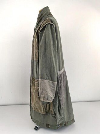 Fallschirmjäger "Knochensack" Splittertarn, Reissverschlüsse und Druckknöpfe gängig, Adler war mit dem ungebenden Stoff ausgeschnitten und wurde restauriert. getragenes Stück, das Splittermuster auf grün meliertem Material