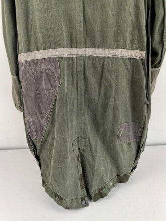 Fallschirmjäger "Knochensack" Splittertarn, Reissverschlüsse und Druckknöpfe gängig, Adler war mit dem ungebenden Stoff ausgeschnitten und wurde restauriert. getragenes Stück, das Splittermuster auf grün meliertem Material