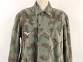 Fallschirmjäger "Knochensack" Splittertarn, Reissverschlüsse und Druckknöpfe gängig, Adler war mit dem ungebenden Stoff ausgeschnitten und wurde restauriert. getragenes Stück, das Splittermuster auf grün meliertem Material