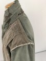 Fallschirmjäger "Knochensack" Splittertarn, Reissverschlüsse und Druckknöpfe gängig, Adler war mit dem ungebenden Stoff ausgeschnitten und wurde restauriert. getragenes Stück, das Splittermuster auf grün meliertem Material