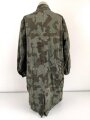 Fallschirmjäger "Knochensack" Splittertarn, Reissverschlüsse und Druckknöpfe gängig, Adler war mit dem ungebenden Stoff ausgeschnitten und wurde restauriert. getragenes Stück, das Splittermuster auf grün meliertem Material