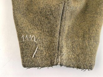 Luftwaffe, Hose für Angehörige der Fallschirmtruppe. 2. Modell mit zwei gleich grossen Gesäßtaschen und seitlichen Beintaschen. Getragenes Stück in gutem Gesamtzustand, war sicherlich mal eingefärbt und wurde entfärbt.