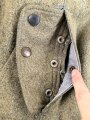 Luftwaffe, Hose für Angehörige der Fallschirmtruppe. 2. Modell mit zwei gleich grossen Gesäßtaschen und seitlichen Beintaschen. Getragenes Stück in gutem Gesamtzustand, war sicherlich mal eingefärbt und wurde entfärbt.