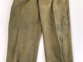 Luftwaffe, Hose für Angehörige der Fallschirmtruppe. 2. Modell mit zwei gleich grossen Gesäßtaschen und seitlichen Beintaschen. Getragenes Stück in gutem Gesamtzustand, war sicherlich mal eingefärbt und wurde entfärbt.