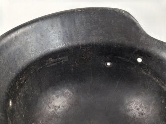 Stahlhelmglocke Modell 1942. Originallack, Hersteller ? 66. Wehrmacht oder frühe Nachkriegszeit ?