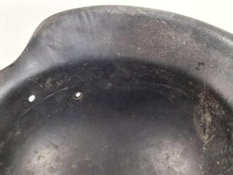 Stahlhelmglocke Modell 1942. Originallack, Hersteller ? 66. Wehrmacht oder frühe Nachkriegszeit ?
