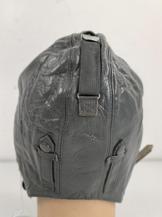 Luftwaffe,  Kopfhaube  für fliegendes Personal. Späte, taubenblaue Ausführung, Kopfgrösse 58, wohl ungetragenes Stück