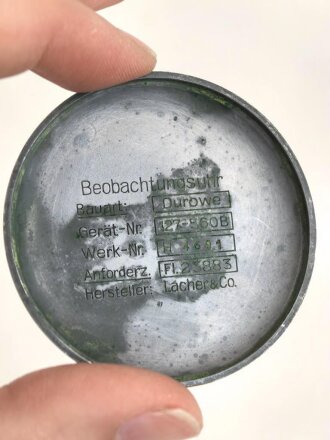 Luftwaffe, Beobachtungsuhr Bauart Durowe, Fl 23883, Hersteller Lacher & Co Pforzheim. Das Uhrwwerk läuft an, bleibt aber nach etwa 20 Sekunden stehen.