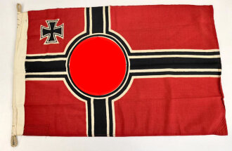 Kriegsmarine, Reichskriegsflagge in der kleinen Ausführung für U-Boote. 50 x 85 cm. Wenige kleine Mottenlöcher, sonst guter Zustand