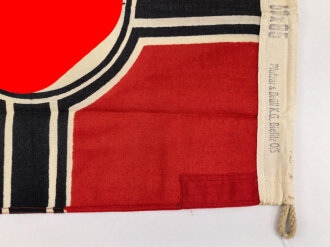 Kriegsmarine, Reichskriegsflagge in der kleinen Ausführung für U-Boote. 50 x 85 cm. Wenige kleine Mottenlöcher, sonst guter Zustand