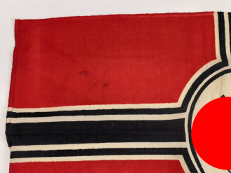 Kriegsmarine, Reichskriegsflagge in der kleinen Ausführung für U-Boote. 50 x 85 cm. Wenige kleine Mottenlöcher, sonst guter Zustand