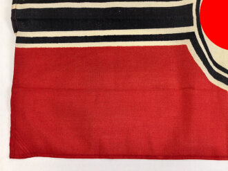 Kriegsmarine, Reichskriegsflagge in der kleinen Ausführung für U-Boote. 50 x 85 cm. Wenige kleine Mottenlöcher, sonst guter Zustand