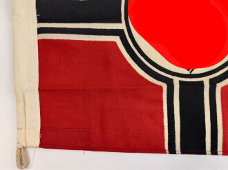 Kriegsmarine, Reichskriegsflagge in der kleinen Ausführung für U-Boote. 50 x 85 cm. Wenige kleine Mottenlöcher, sonst guter Zustand