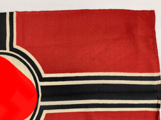 Kriegsmarine, Reichskriegsflagge in der kleinen Ausführung für U-Boote. 50 x 85 cm. Wenige kleine Mottenlöcher, sonst guter Zustand