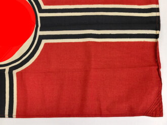 Kriegsmarine, Reichskriegsflagge in der kleinen Ausführung für U-Boote. 50 x 85 cm. Wenige kleine Mottenlöcher, sonst guter Zustand