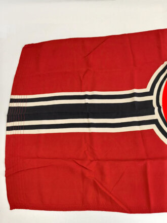 Kriegsmarine, Reichskriegsflagge kleine Grösse . Markiert " Kr. Fl. 80 x 135" . Sehr guter Zustand