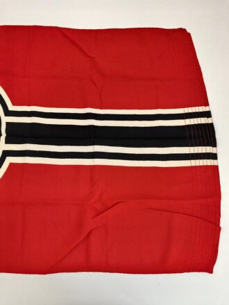 Kriegsmarine, Reichskriegsflagge kleine Grösse . Markiert " Kr. Fl. 80 x 135" . Sehr guter Zustand