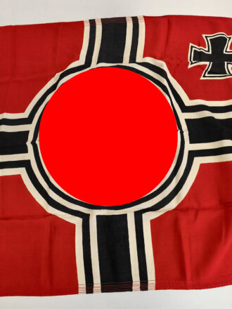 Kriegsmarine, Reichskriegsflagge kleine Grösse . Markiert " Kr. Fl. 80 x 135" . Sehr guter Zustand